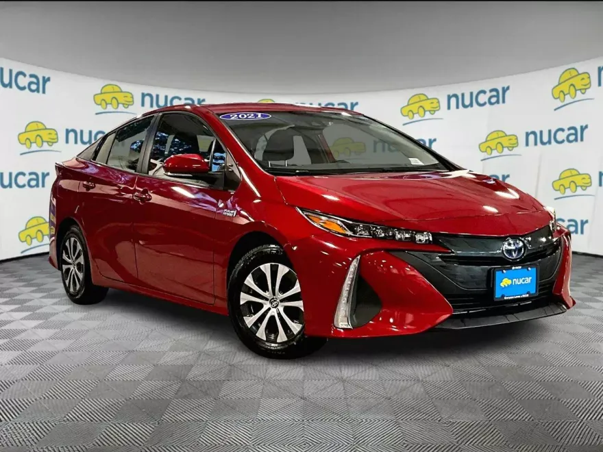 2021 Toyota Prius Prime LE photo 1