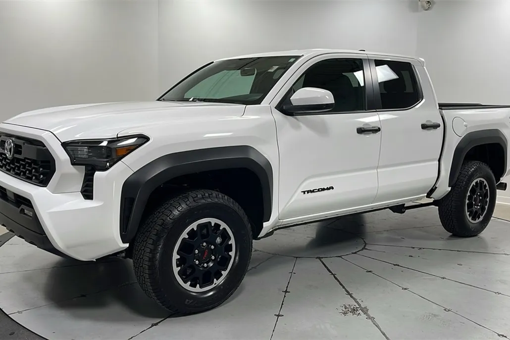 2025 Toyota Tacoma TRD Off-Road photo 1
