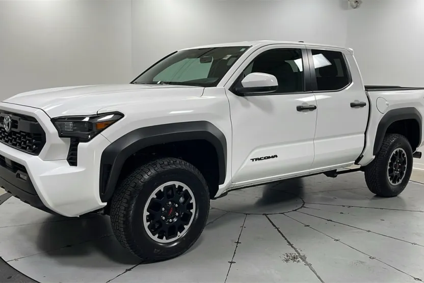 2025 Toyota Tacoma TRD Off-Road photo 1