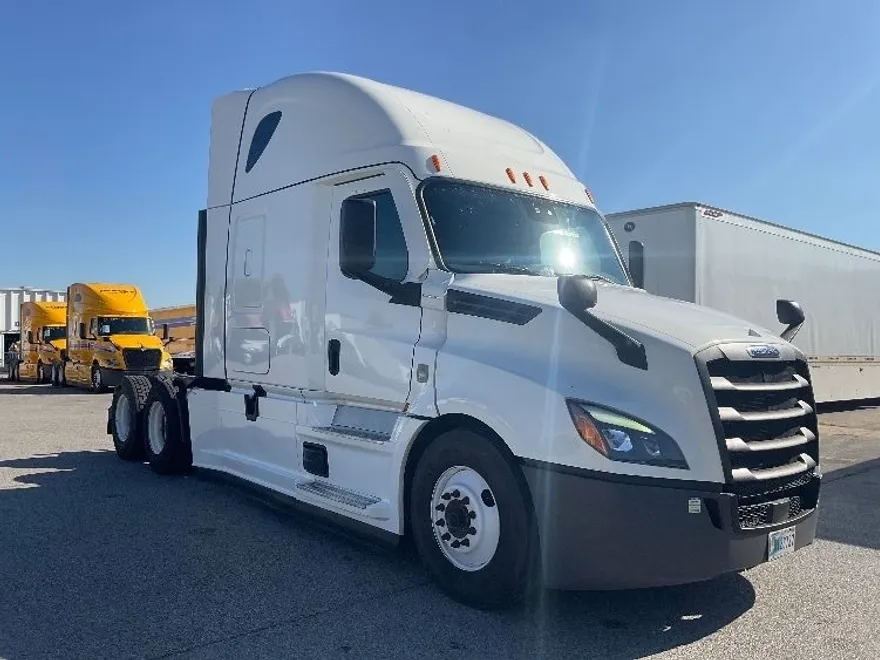 2022 Freightliner Cascadia 126" Sleeper Cab photo 1