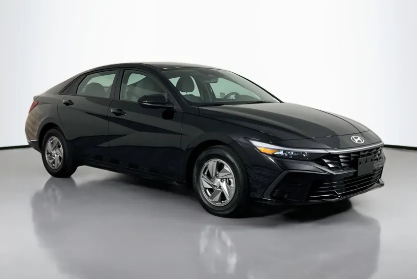 2025 Hyundai Elantra SE photo 1