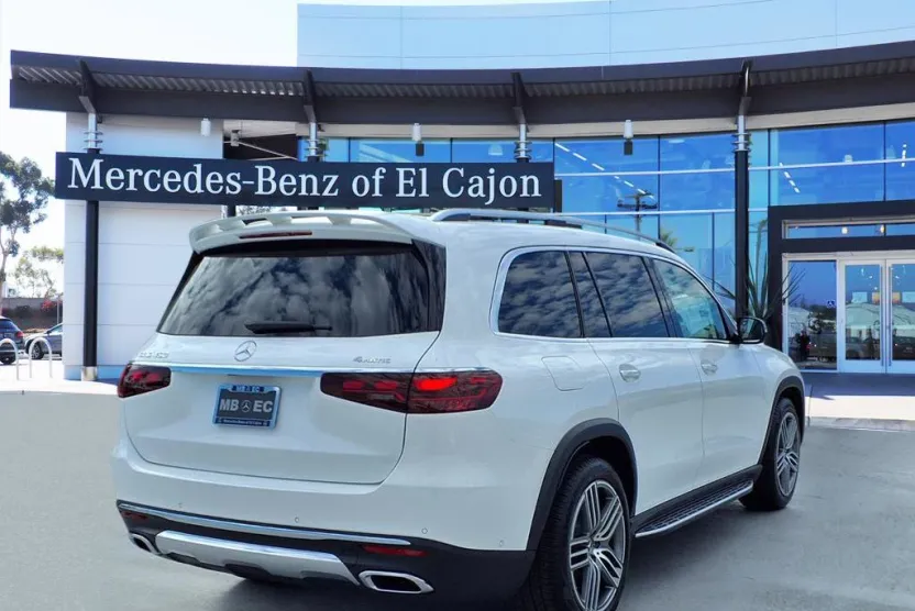 2026 Mercedes Benz GLS 450 4MATIC photo 1
