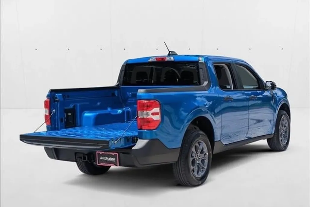 2025 Ford Maverick XLT photo 1
