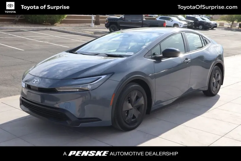 2025 Toyota Prius LE photo 1
