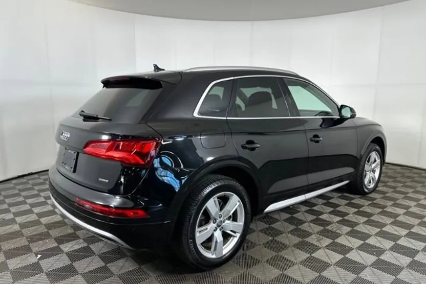 2019 Audi Q5 Premium Plus photo 1