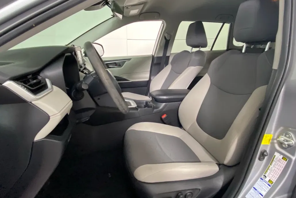 2020 Toyota RAV4 Hybrid XLE photo 1