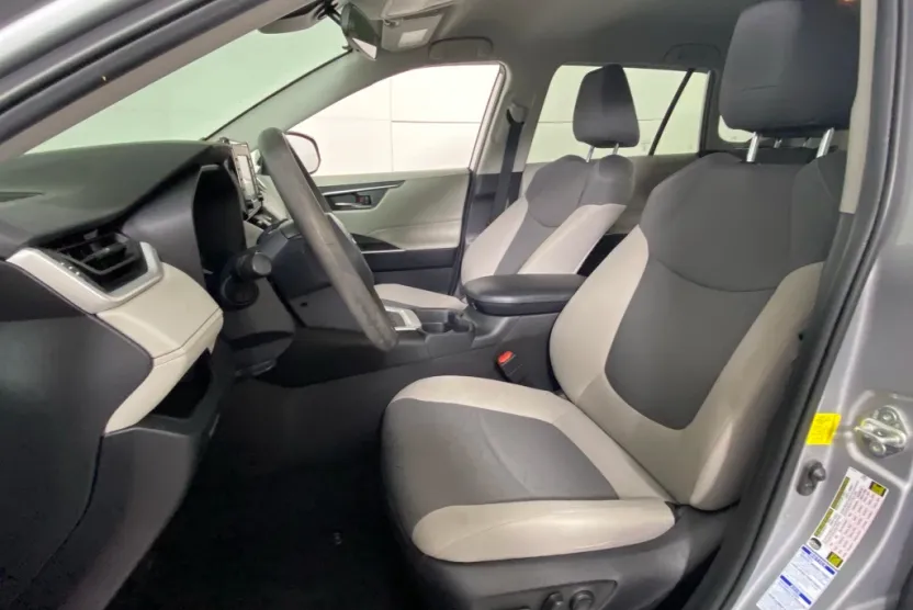 2020 Toyota RAV4 Hybrid XLE photo 1