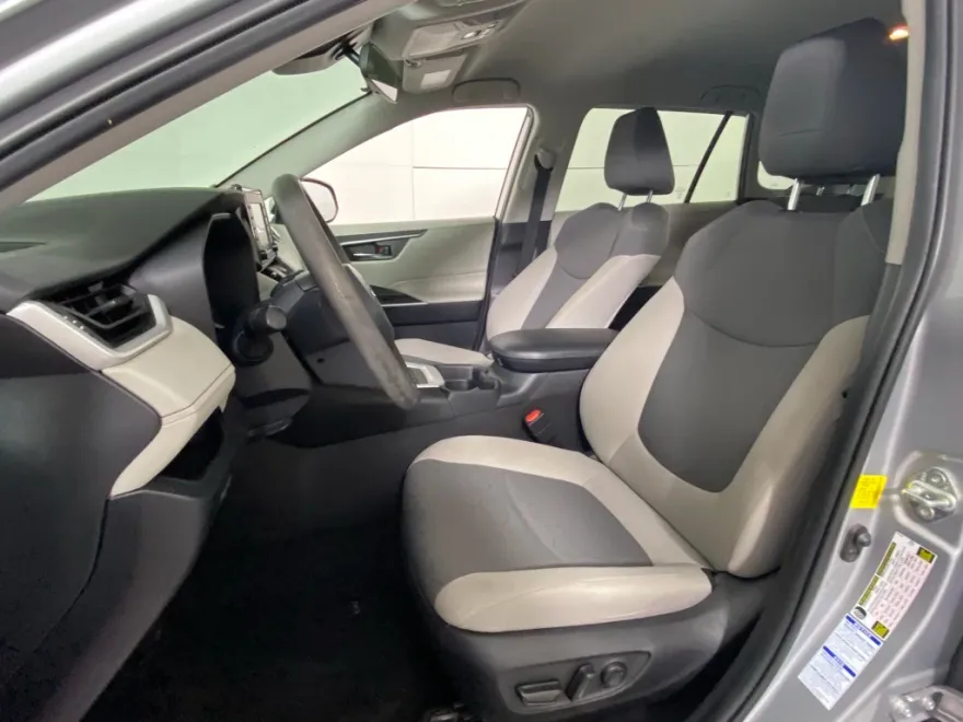 2020 Toyota RAV4 Hybrid XLE photo 1