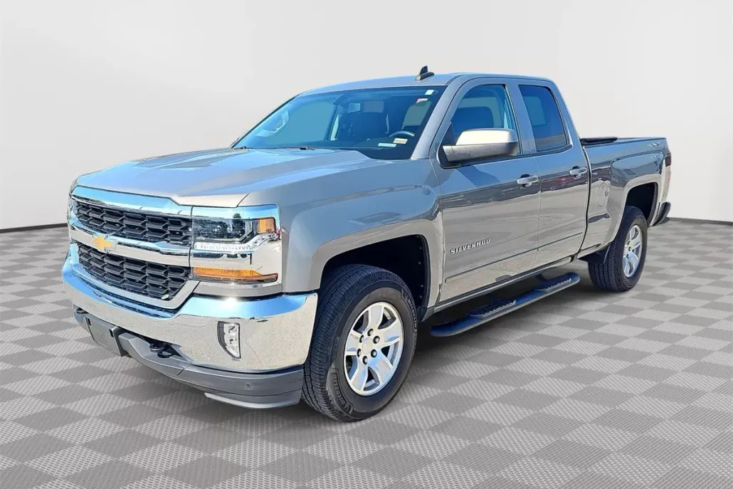 2017 Chevrolet Silverado 1500 LT photo 1