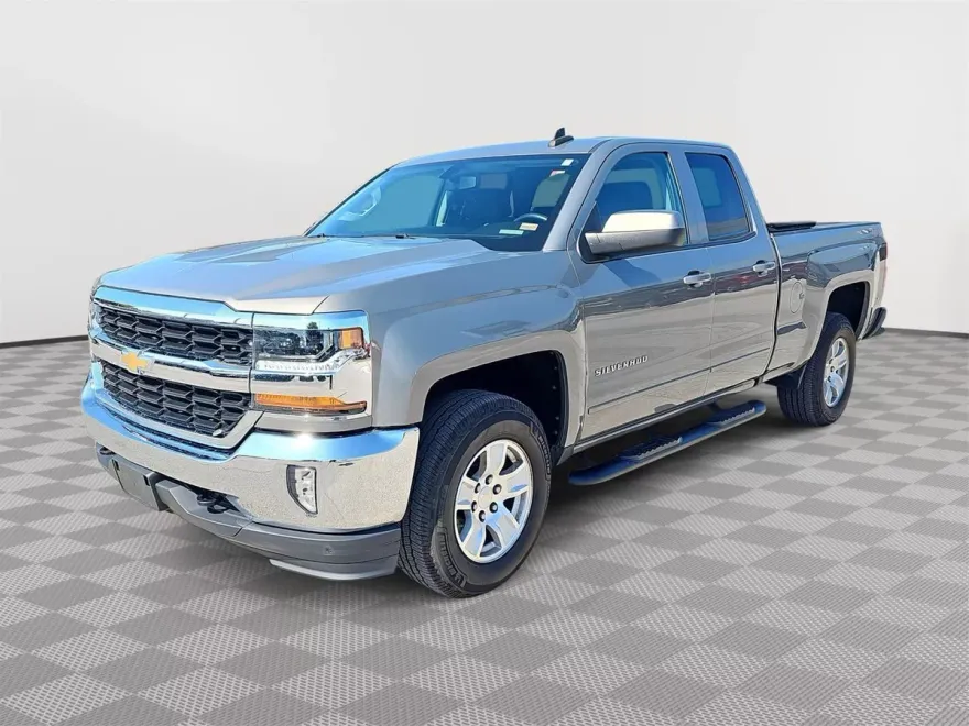 2017 Chevrolet Silverado 1500 LT photo 1