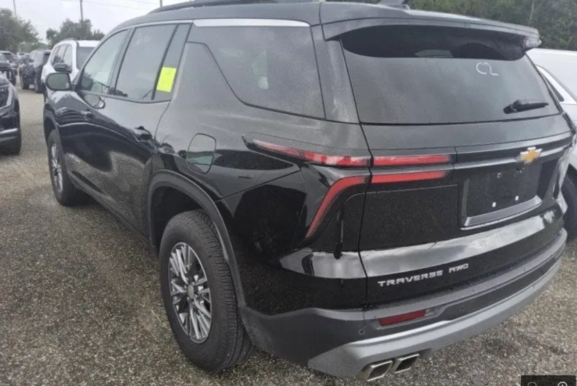 2025 Chevrolet Traverse photo 1