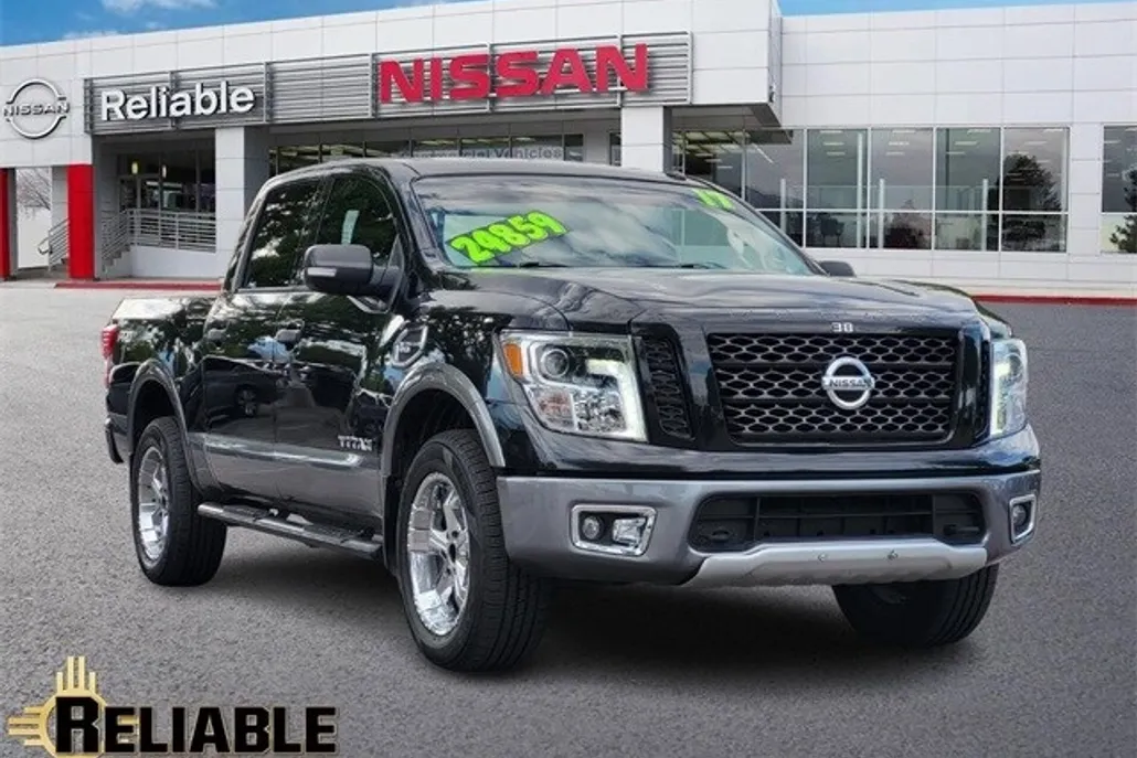 2017 Nissan Titan PRO-4X photo 1