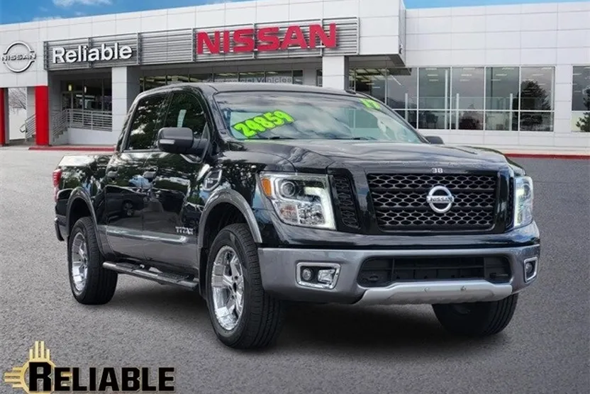 2017 Nissan Titan PRO-4X photo 1
