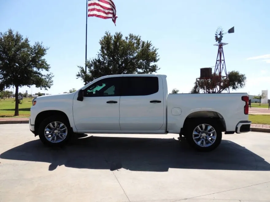 2022 Chevrolet Silverado 1500 Custom photo 1