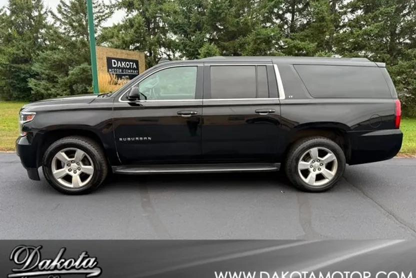 2015 Chevrolet Suburban LT photo 1