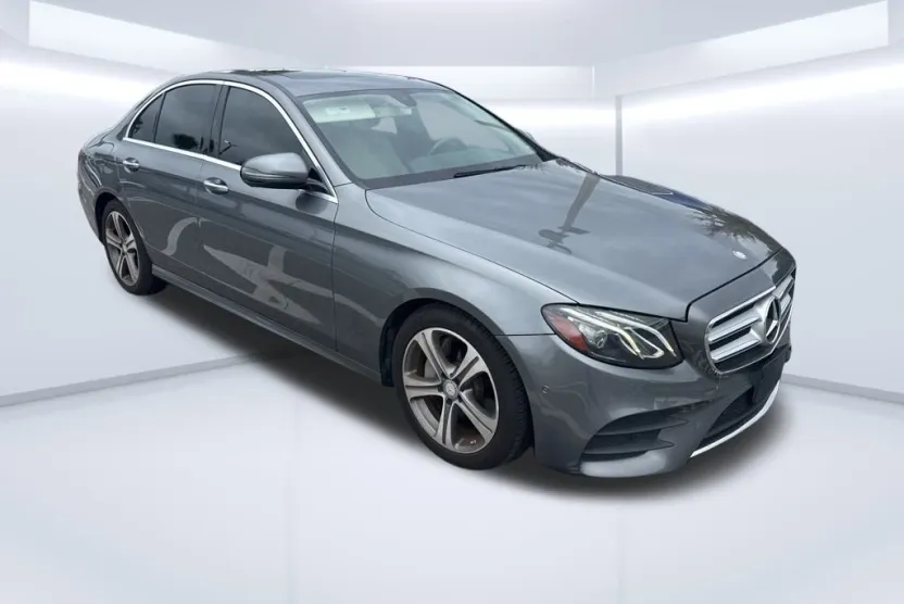 2017 Mercedes Benz E 300 photo 1