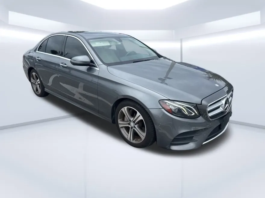 2017 Mercedes Benz E 300 photo 1
