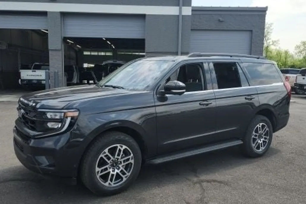 2025 Ford Expedition photo 1