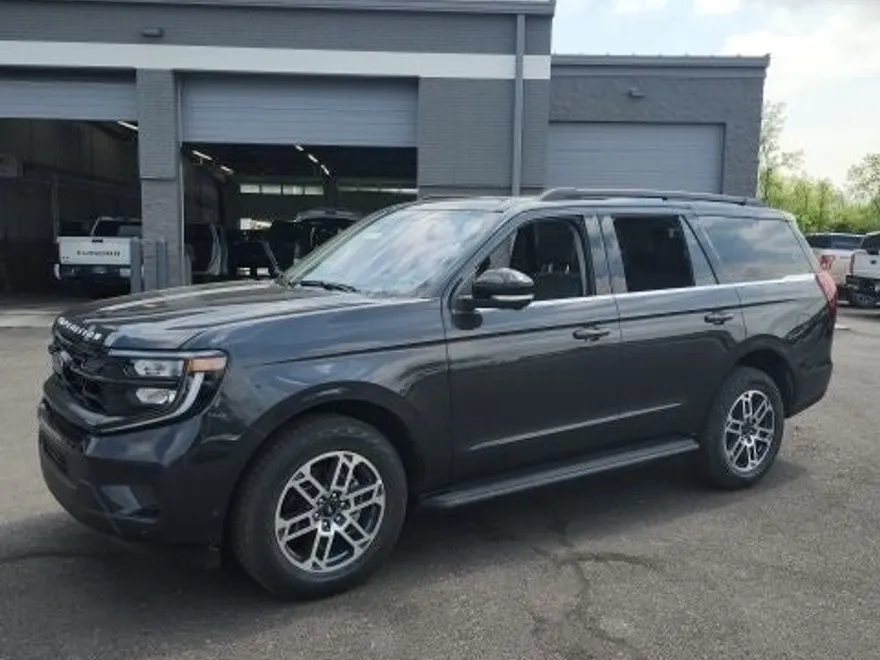 2025 Ford Expedition photo 1