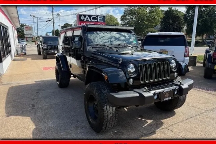 2017 Jeep Wrangler Unlimited Sahara photo 1
