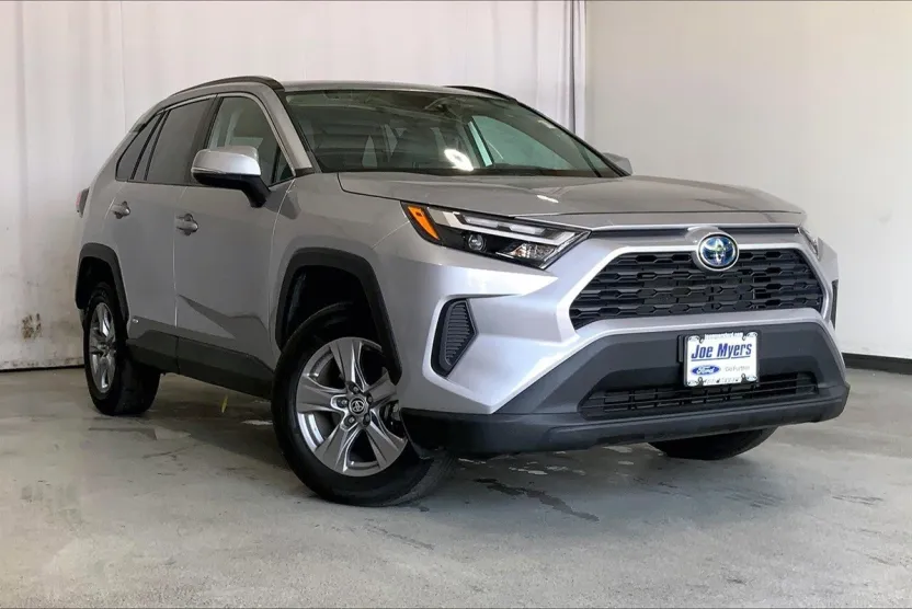 2022 Toyota RAV4 Hybrid XLE photo 1