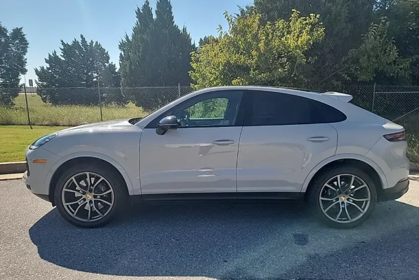 2021 Porsche Cayenne Coupe S photo 1