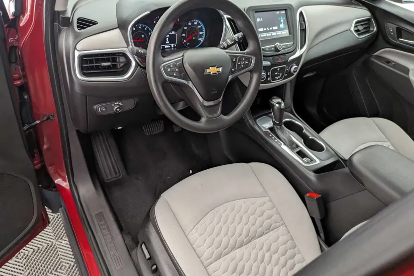 2018 Chevrolet Equinox LT photo 1