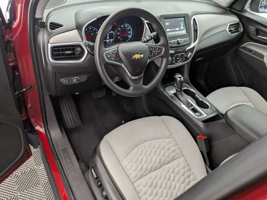 2018 Chevrolet Equinox LT photo 1