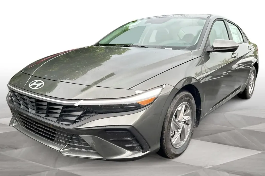2025 Hyundai Elantra SE photo 1