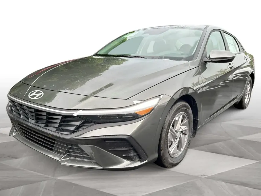 2025 Hyundai Elantra SE photo 1
