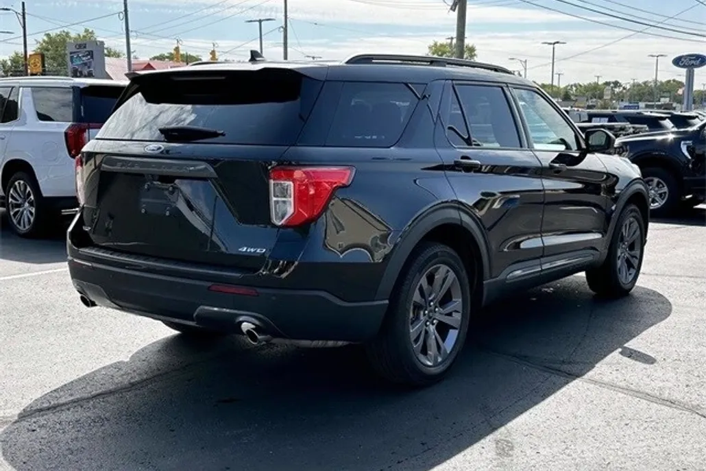 2021 Ford Explorer XLT photo 1