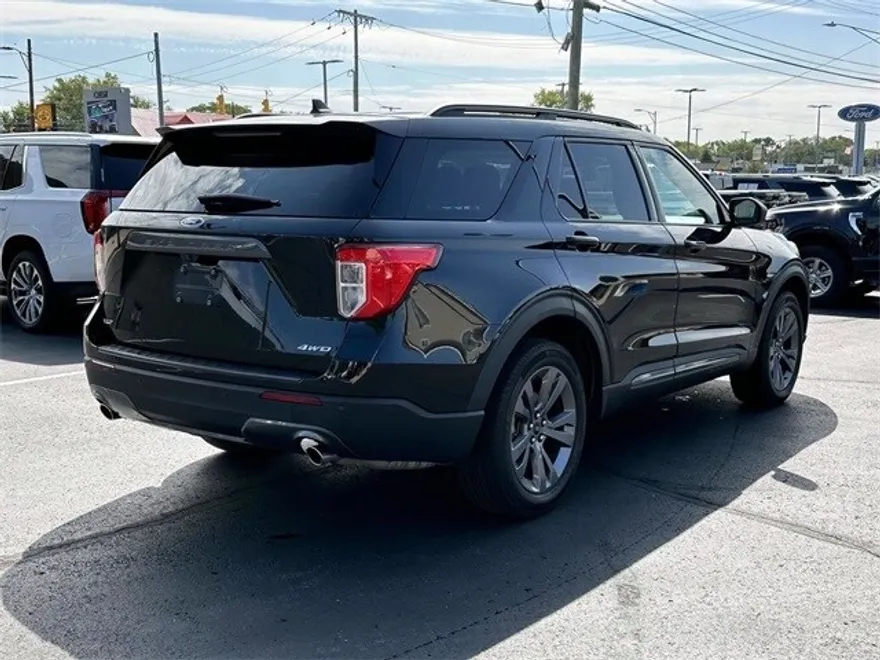 2021 Ford Explorer XLT photo 1