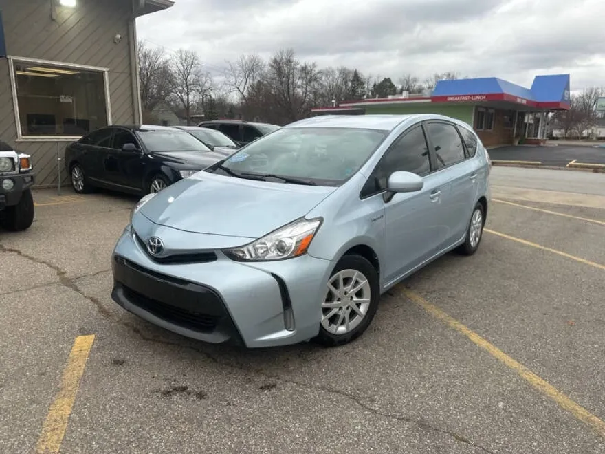 2015 Toyota Prius V Two photo 1