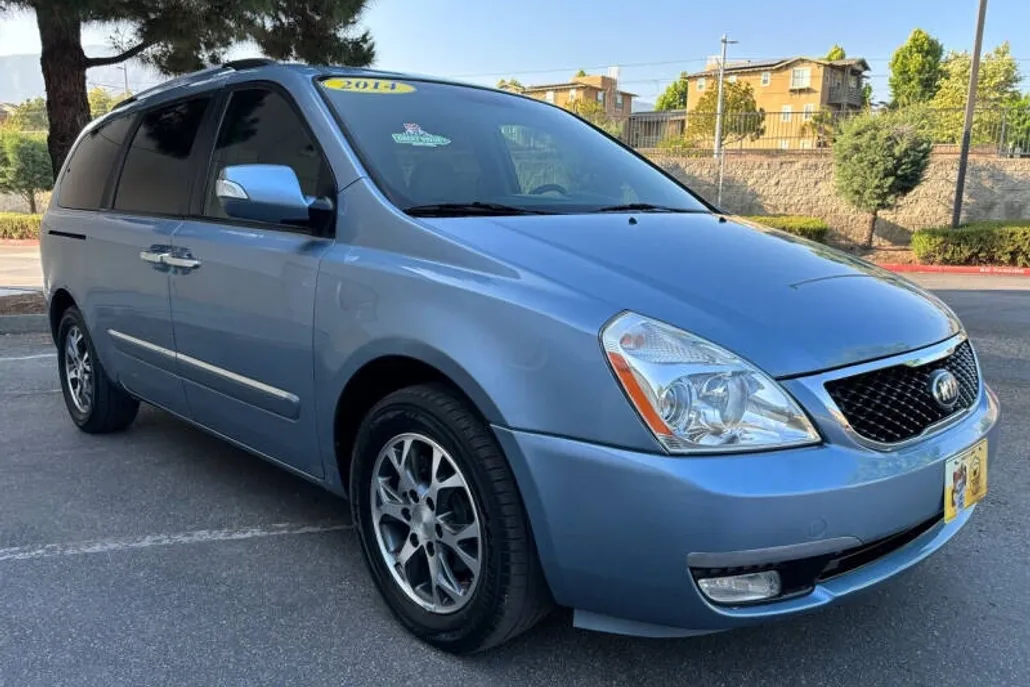 2014 Kia Sedona EX photo 1