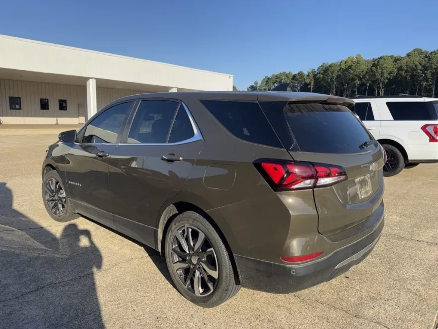 2023 Chevrolet Equinox LT photo 1
