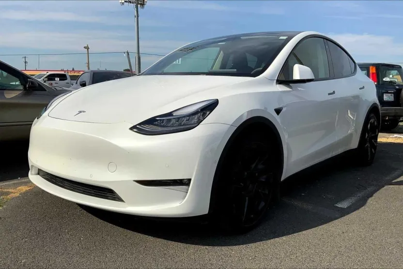 2022 Tesla Model Y Long Range photo 1