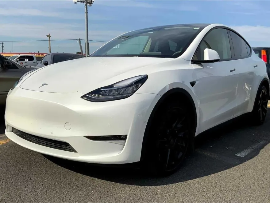2022 Tesla Model Y Long Range photo 1