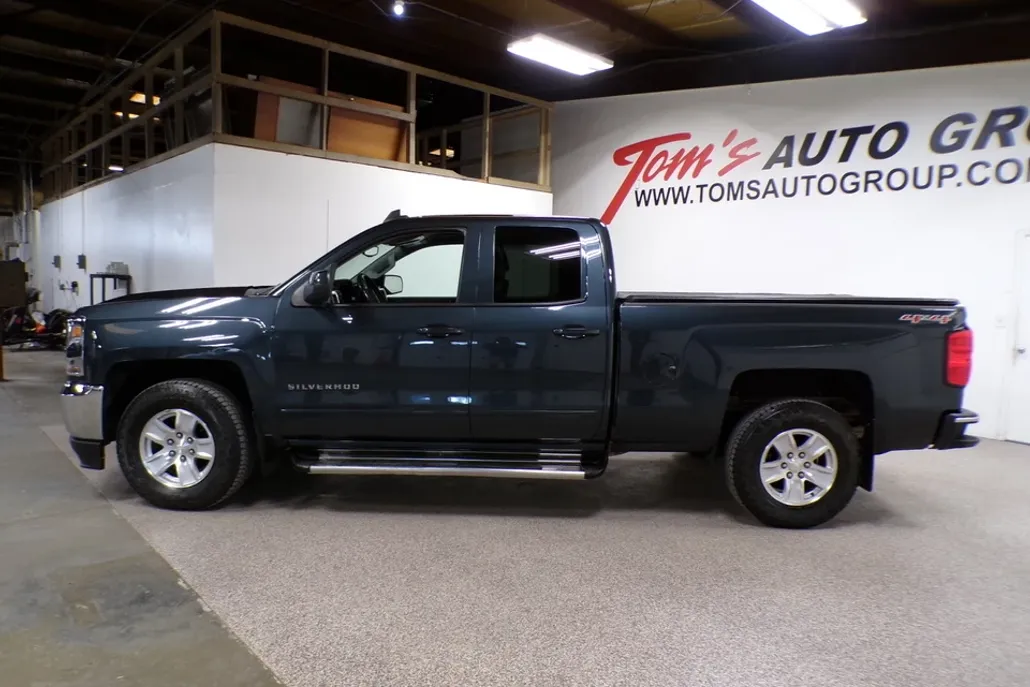 2017 Chevrolet Silverado 1500 LT photo 1