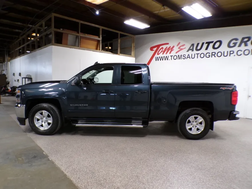 2017 Chevrolet Silverado 1500 LT photo 1