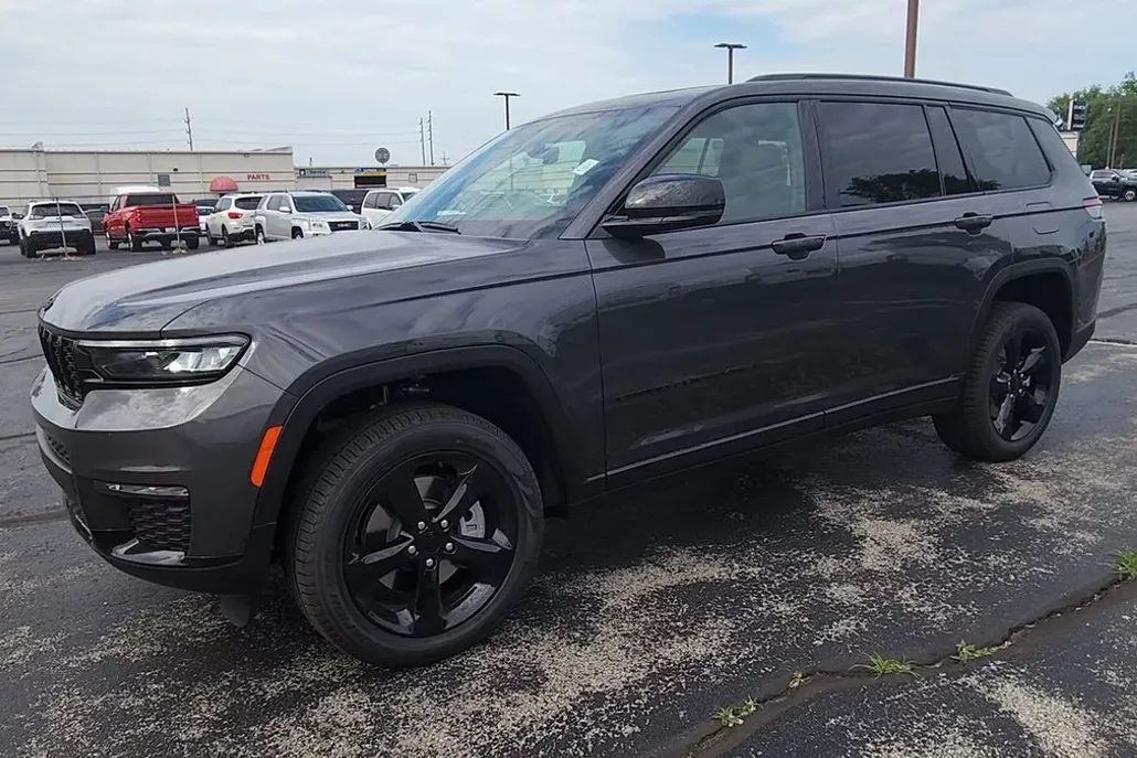 2025 Jeep Grand Cherokee Limited photo 1