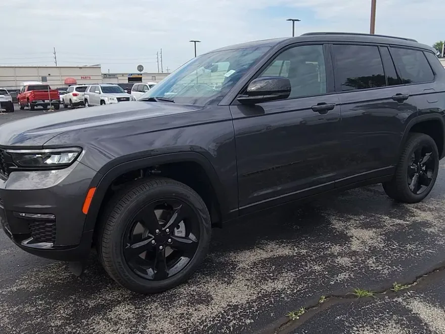 2025 Jeep Grand Cherokee Limited photo 1
