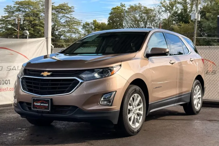 2019 Chevrolet Equinox LT photo 1
