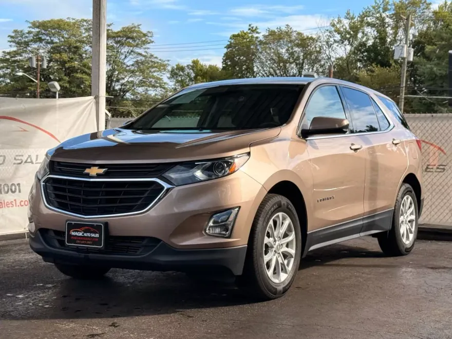 2019 Chevrolet Equinox LT photo 1