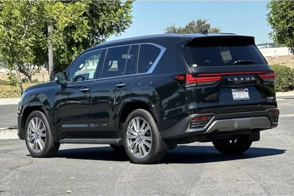 2022 Lexus LX 600 Ultra Luxury photo 1