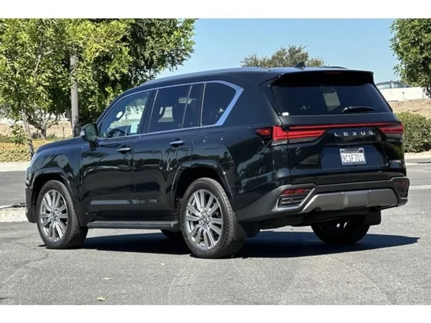 2022 Lexus LX 600 Ultra Luxury photo 1