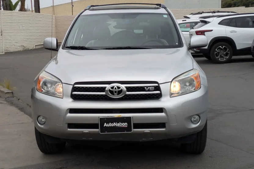 2007 Toyota RAV4 Limited photo 1
