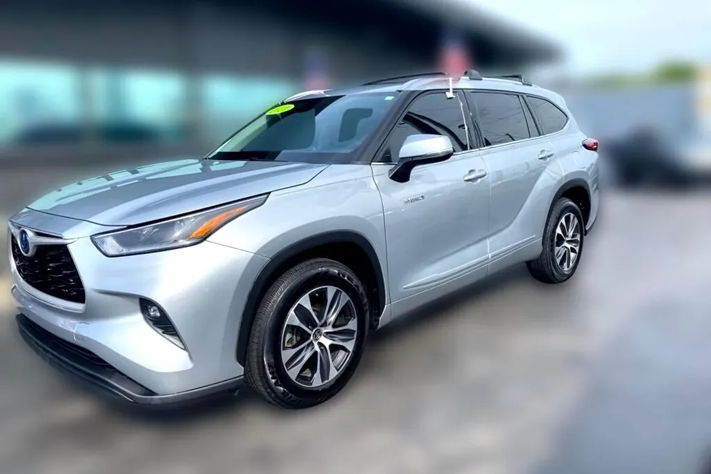 2021 Toyota Highlander XLE photo 1