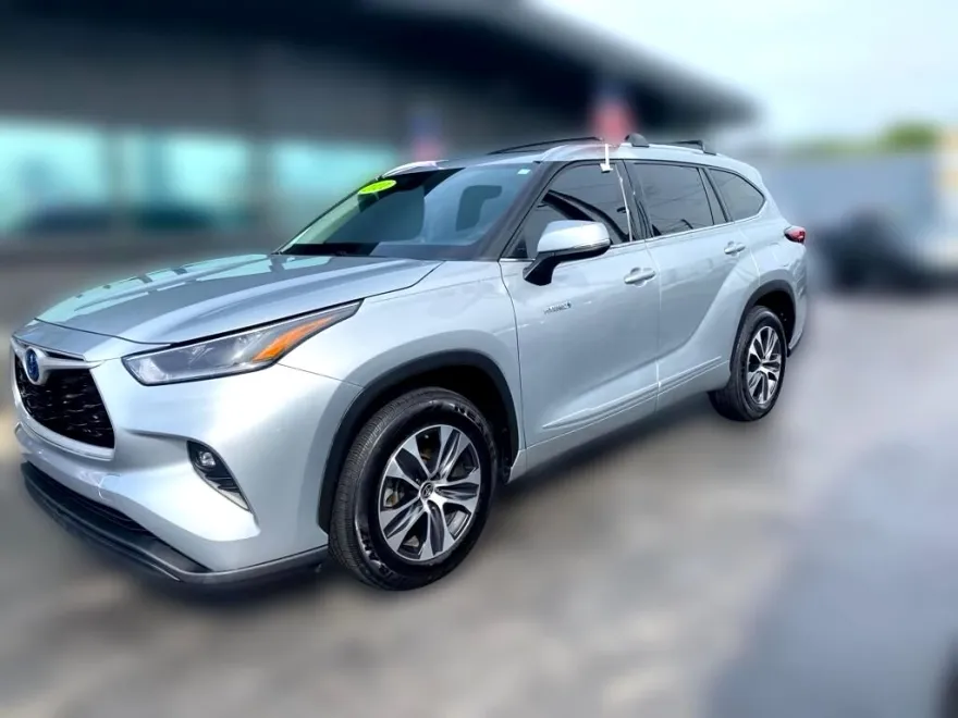 2021 Toyota Highlander XLE photo 1