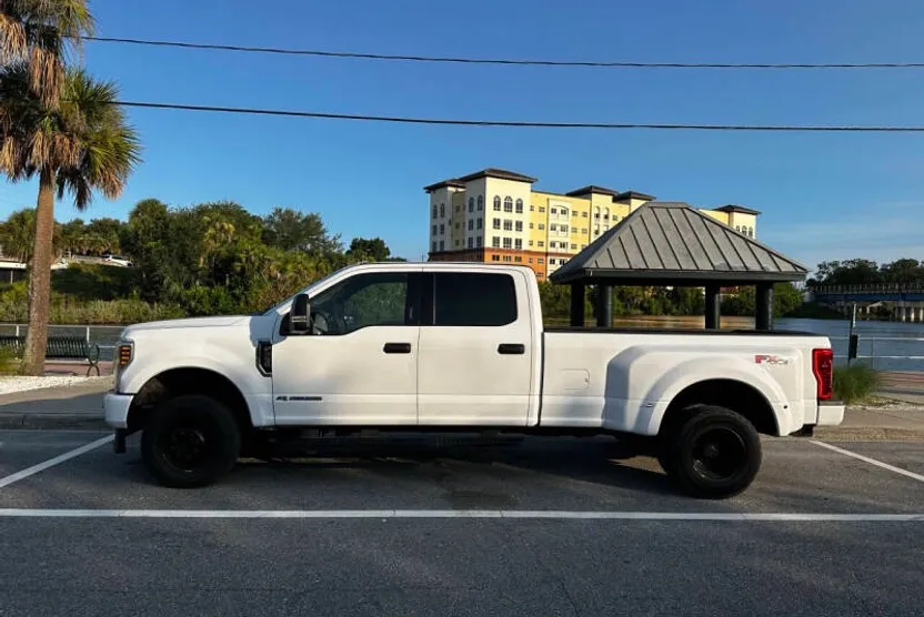 2019 Ford F-350 XLT photo 1