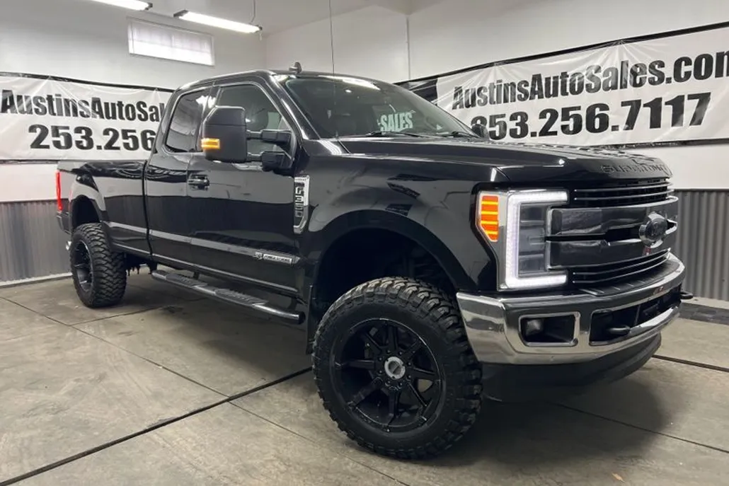 2019 Ford F-350 Lariat photo 1